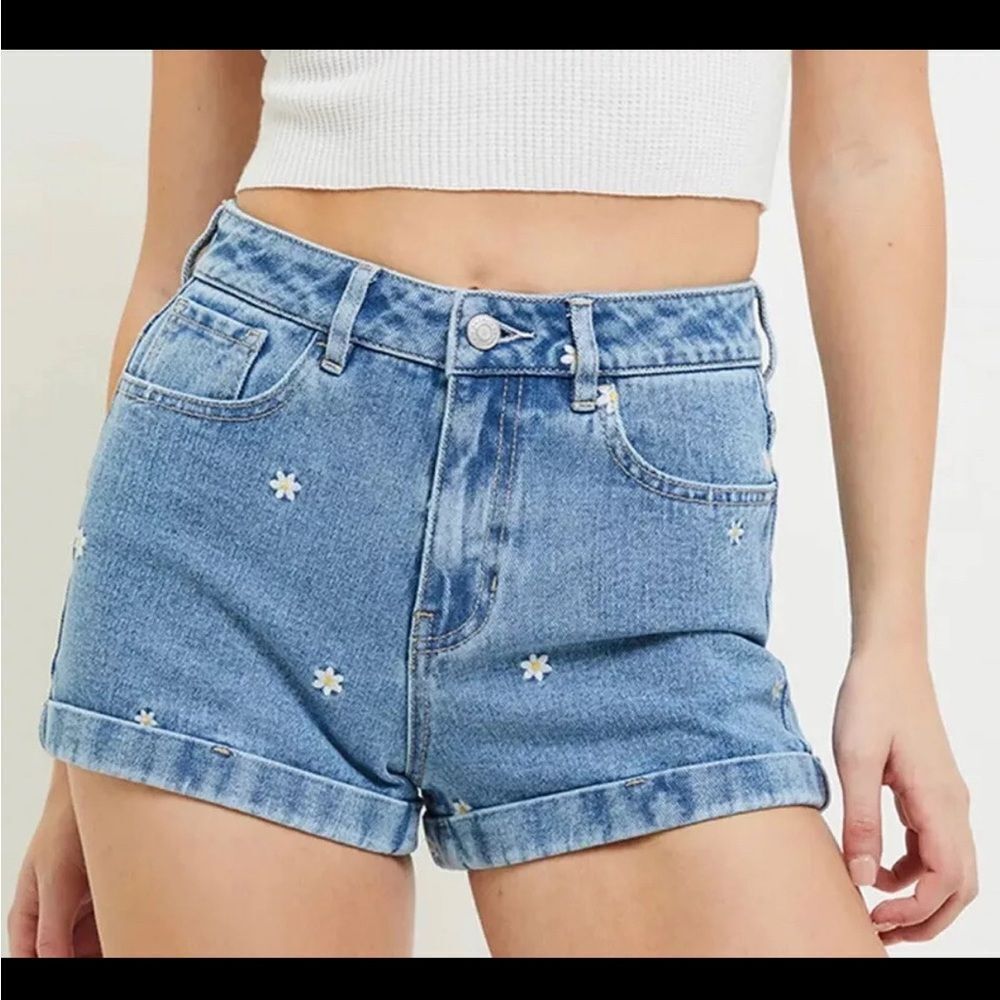 Pacsun daisy shorts‎